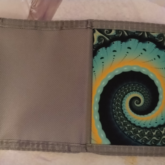 - GabiwArtAbstract  Trifold wallet - Picture 4 of 5